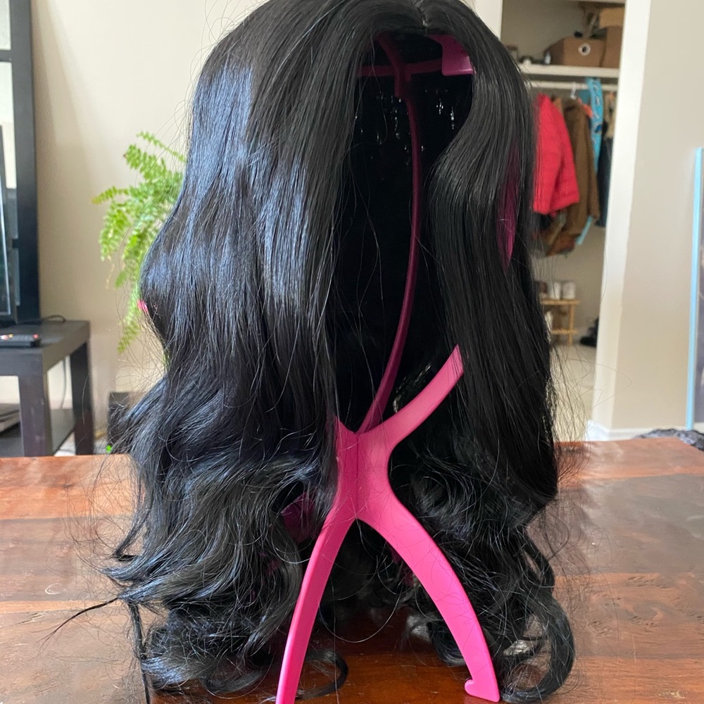 NEW- Wavy Black Synthetic Wig
